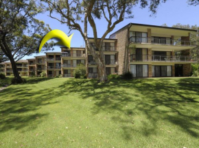 33 'Bay Parklands', 2 Gowrie Avenue - Air conditioning, Foxtel, Pool, Tennis Court, Spa